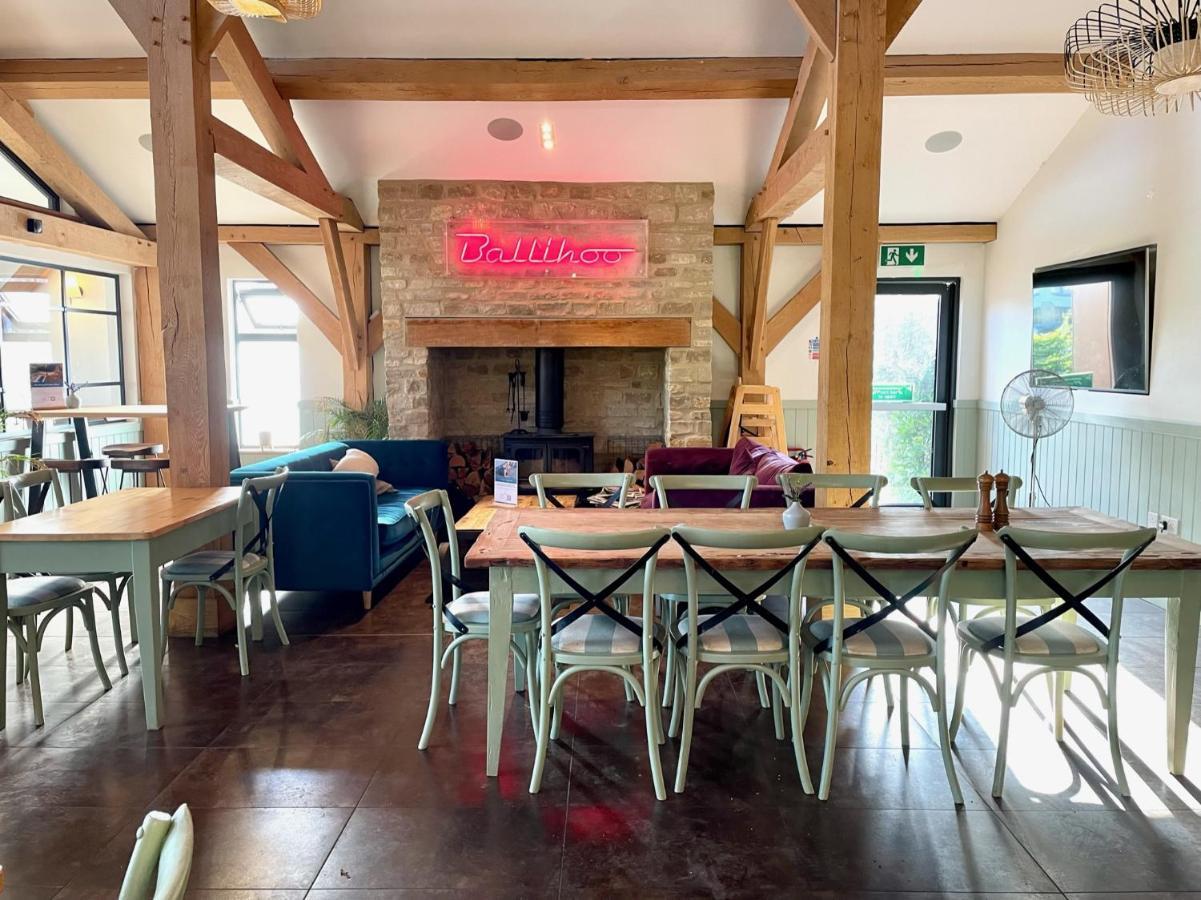 Cosy Cotswold Lodge By Your Home Here - Summer Sale For 3 Plus Nights - Ideal For Families With Log-Burner, Spa, Private Parking And Heated Swimming Pools Ashton Keynes 외부 사진
