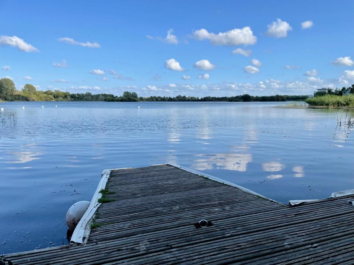 Cosy Cotswold Lodge By Your Home Here - Summer Sale For 3 Plus Nights - Ideal For Families With Log-Burner, Spa, Private Parking And Heated Swimming Pools Ashton Keynes 외부 사진