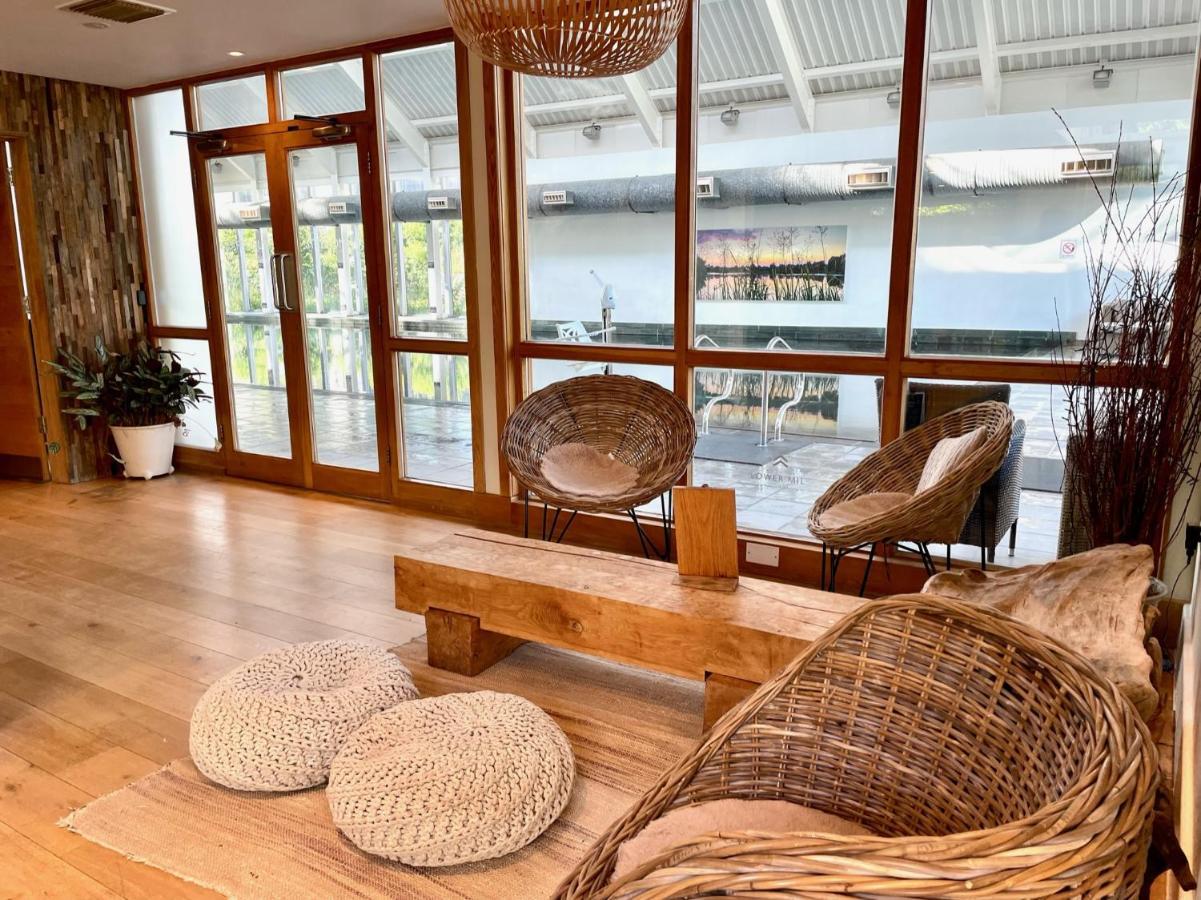 Cosy Cotswold Lodge By Your Home Here - Summer Sale For 3 Plus Nights - Ideal For Families With Log-Burner, Spa, Private Parking And Heated Swimming Pools Ashton Keynes 외부 사진