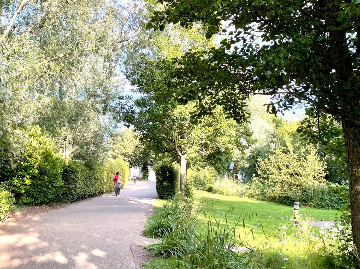 Cosy Cotswold Lodge By Your Home Here - Summer Sale For 3 Plus Nights - Ideal For Families With Log-Burner, Spa, Private Parking And Heated Swimming Pools Ashton Keynes 외부 사진