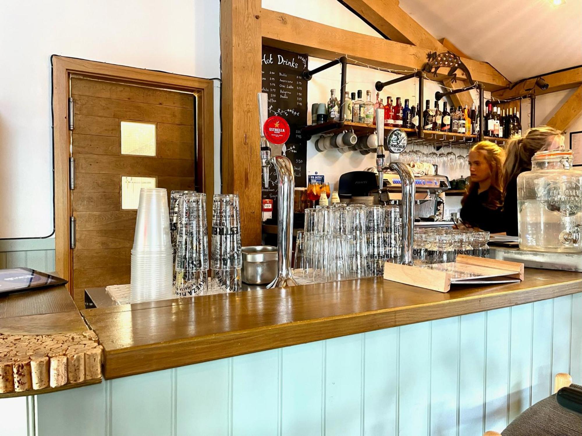 Cosy Cotswold Lodge By Your Home Here - Summer Sale For 3 Plus Nights - Ideal For Families With Log-Burner, Spa, Private Parking And Heated Swimming Pools Ashton Keynes 외부 사진
