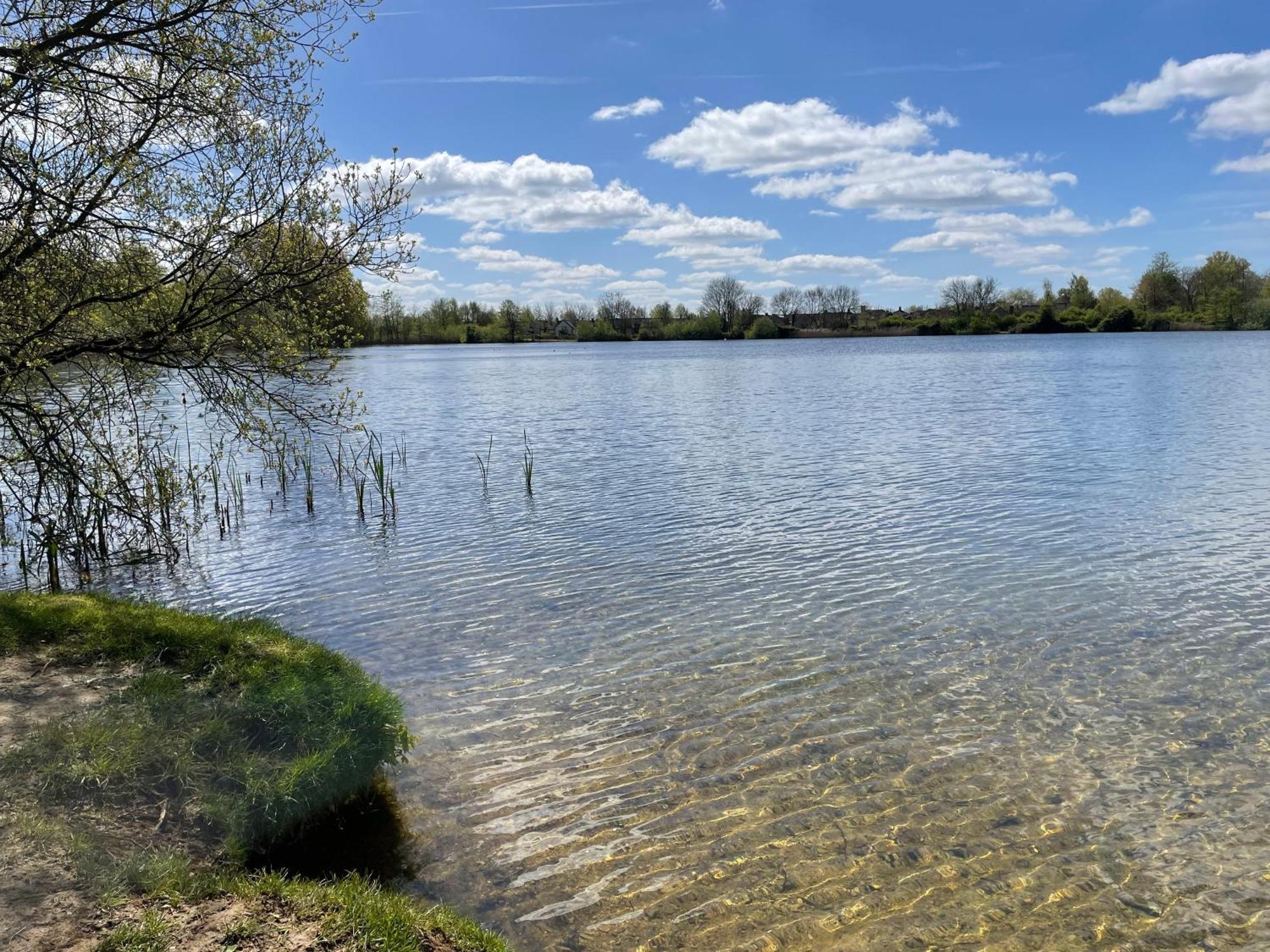 Cosy Cotswold Lodge By Your Home Here - Summer Sale For 3 Plus Nights - Ideal For Families With Log-Burner, Spa, Private Parking And Heated Swimming Pools Ashton Keynes 외부 사진
