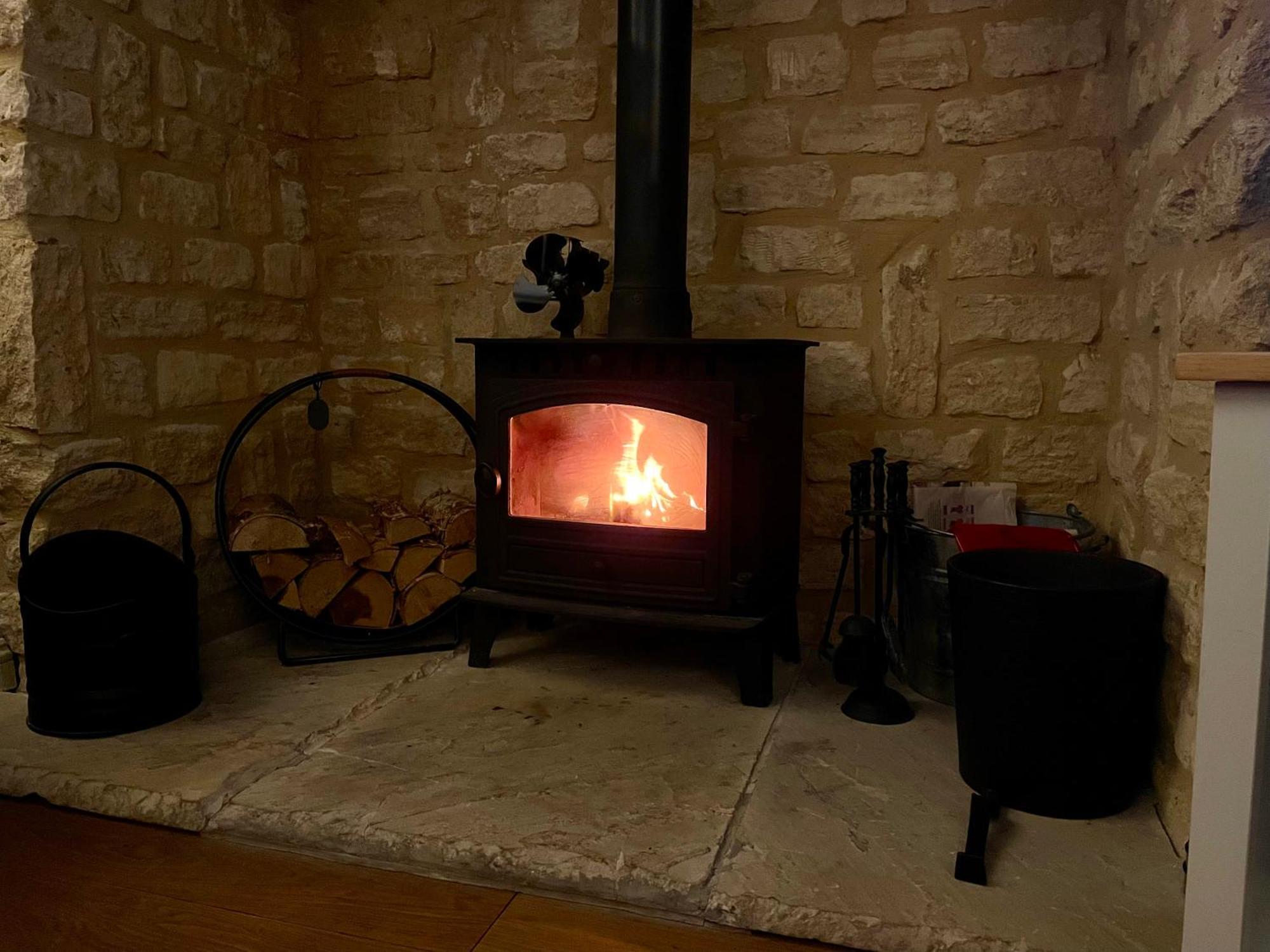 Cosy Cotswold Lodge By Your Home Here - Summer Sale For 3 Plus Nights - Ideal For Families With Log-Burner, Spa, Private Parking And Heated Swimming Pools Ashton Keynes 외부 사진
