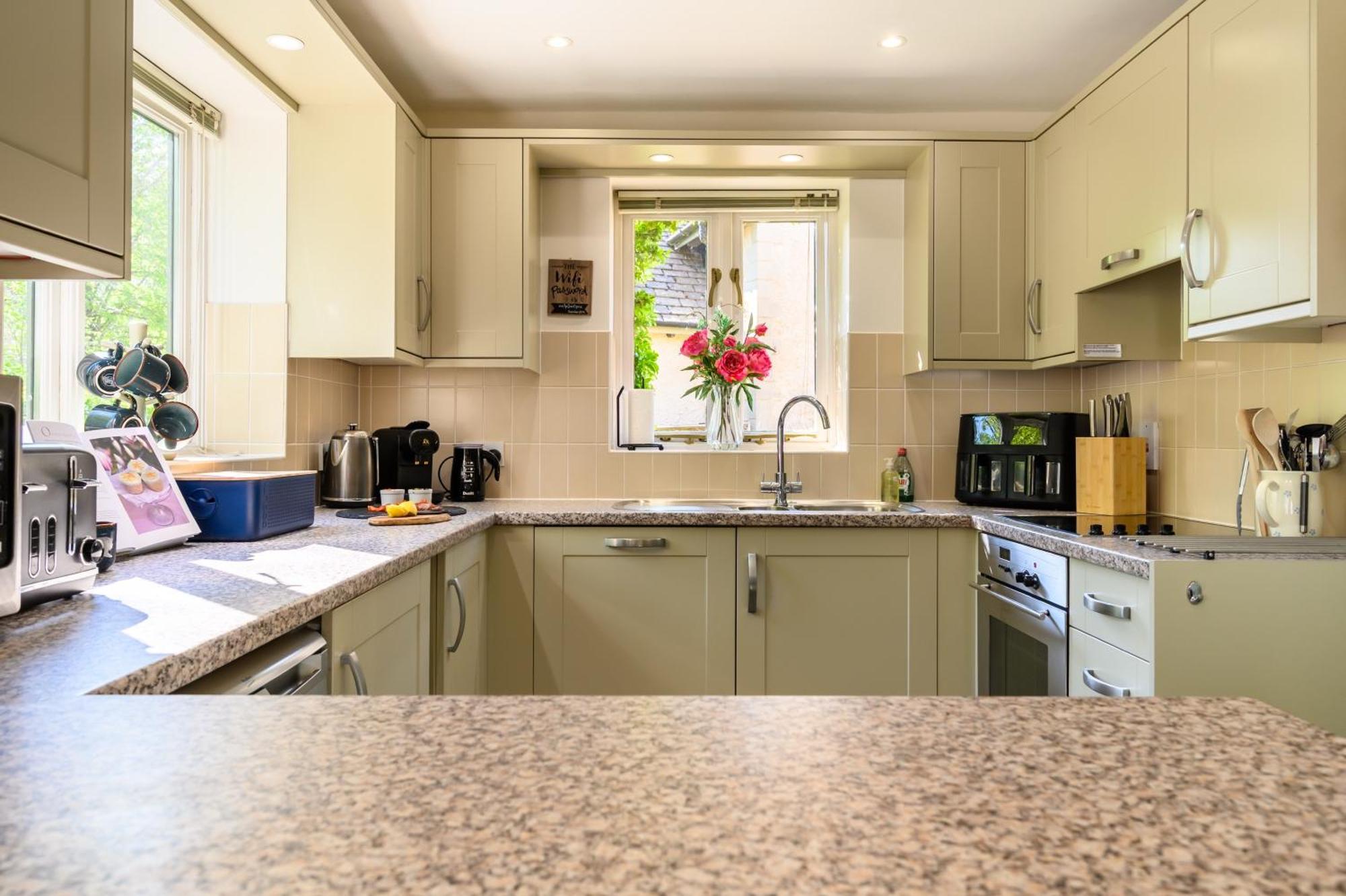 Cosy Cotswold Lodge By Your Home Here - Summer Sale For 3 Plus Nights - Ideal For Families With Log-Burner, Spa, Private Parking And Heated Swimming Pools Ashton Keynes 외부 사진