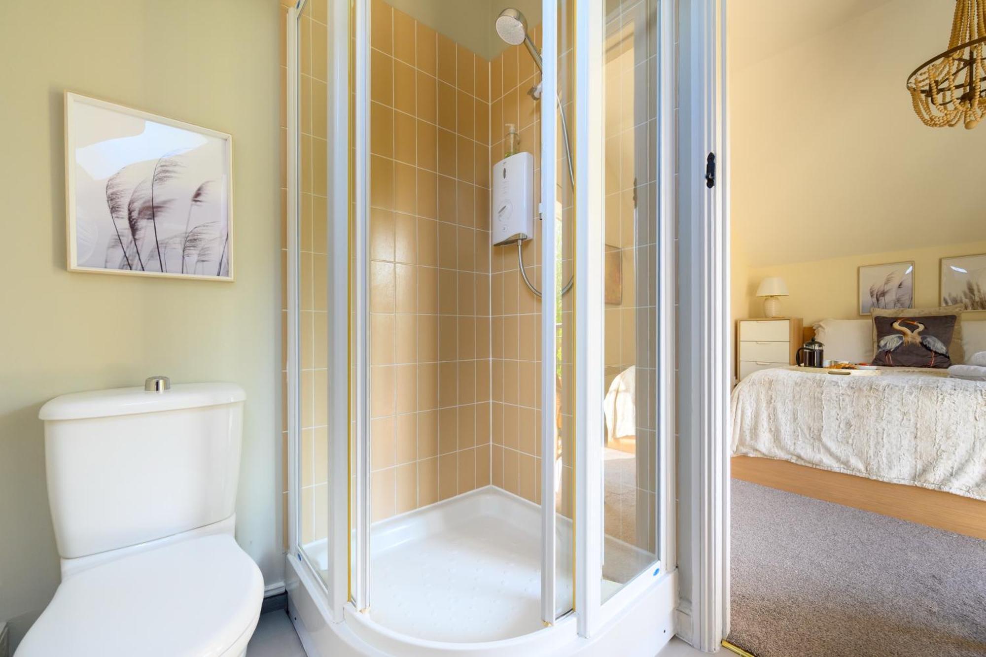 Cosy Cotswold Lodge By Your Home Here - Summer Sale For 3 Plus Nights - Ideal For Families With Log-Burner, Spa, Private Parking And Heated Swimming Pools Ashton Keynes 외부 사진